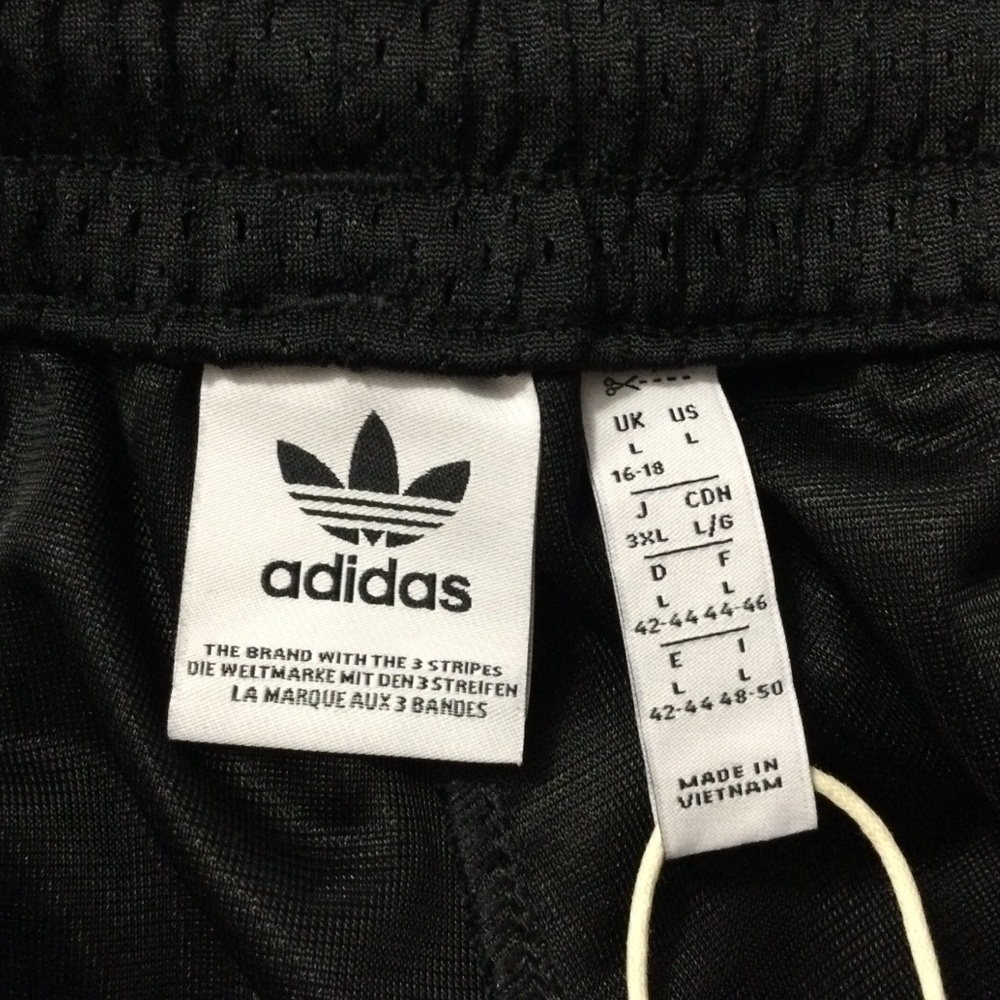 Adidas Women’s Original Mesh Shorts - Picture 4 of 7